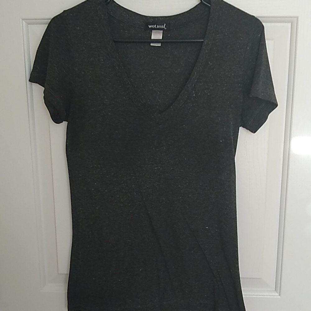 L gray v neck tee comfy